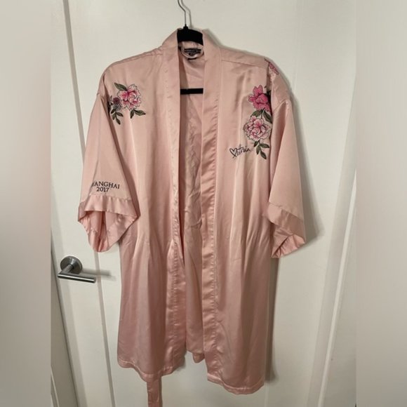 Victoria Secret Shanghai 2017 Fashion Show Rose Embroidered Robe Kimono XS/S - Picture 3 of 8